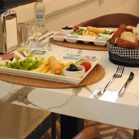The Boutique Kumbag